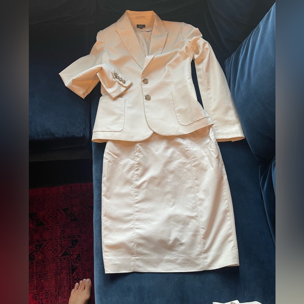 Mexx Cream Suit (jacket+skirt) top is gift with purchase